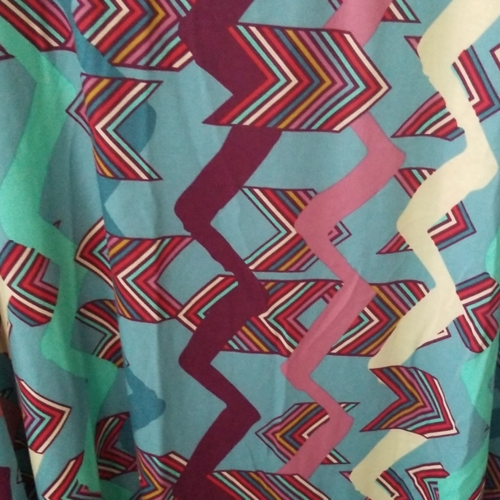 💥 Lularoe Perfect T - Picture 2 of 3